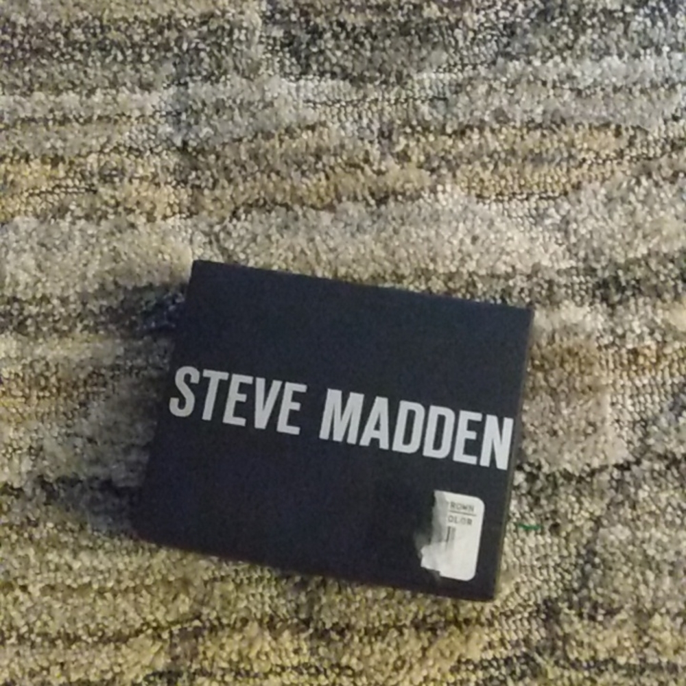 Steve Madden - Picture 4 of 4